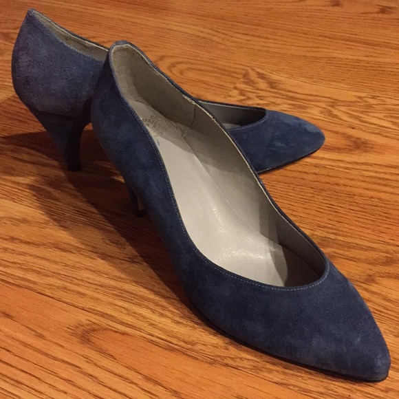 ladies suede pumps